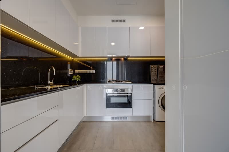Kallang Riverside, 51 Kampong Bugis, 2 Bedrooms, 1,001 sqft, Condominium For Sale, by Noviana Santoso, 500135300 - Kitchen - PropertyGuru.com.sg
