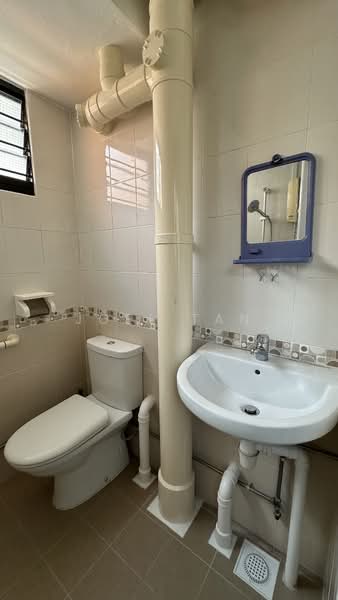 119 Ang Mo Kio Avenue 3, 119 Ang Mo Kio Avenue 3, 2 Bedrooms, 721 sqft, HDB Flat For Rent, by Joel Tan, 500135331 - Common Bathroom - PropertyGuru.com.sg