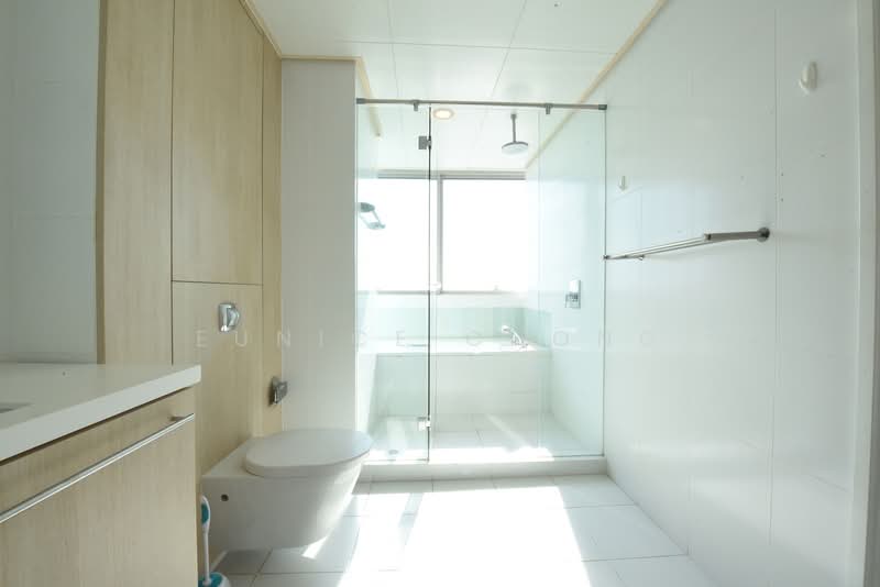 The Sail @ Marina Bay, 6 Marina Boulevard, 4 Bedrooms, 2,200 sqft, Condominium For Rent, by Eunice Chong, 500135332 - Bathroom - PropertyGuru.com.sg