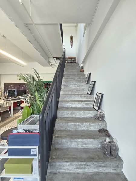 Novelty BizCentre, 18 Howard Road, 1,657 sqft, Light Industrial (B1) For Sale, by Shawn Yee, 500135333 - CommercialGuru.com.sg