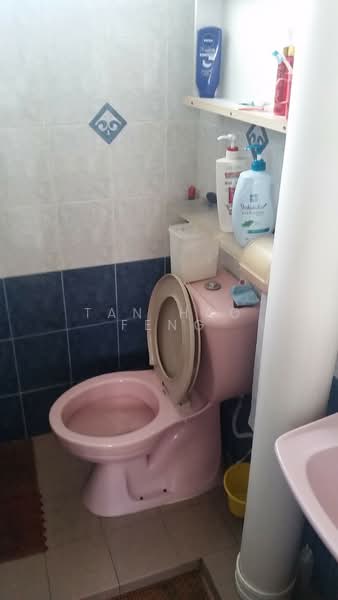 624 Ang Mo Kio Avenue 4, 624 Ang Mo Kio Avenue 4, 2 Bedrooms, 731 sqft, HDB Flat For Rent, by Tan Hao Feng, 500135349 - Bathroom - PropertyGuru.com.sg