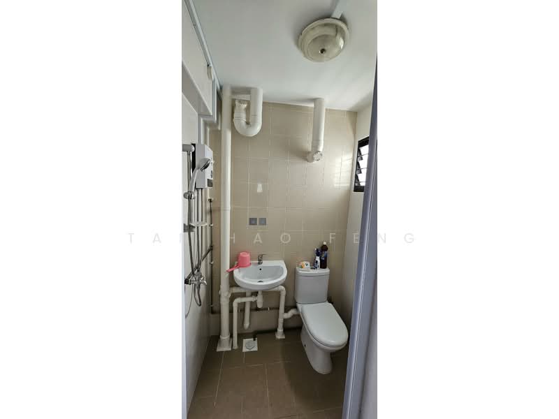 624 Ang Mo Kio Avenue 4, 624 Ang Mo Kio Avenue 4, 2 Bedrooms, 731 sqft, HDB Flat For Rent, by Tan Hao Feng, 500135349 - Bathroom - PropertyGuru.com.sg