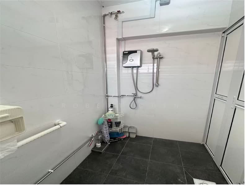 846 Yishun Ring Road, 846 Yishun Ring Road, 4 Bedrooms, 1,442 sqft, HDB Flat For Sale, by Robert Chen, 500135364 - Bathroom - PropertyGuru.com.sg
