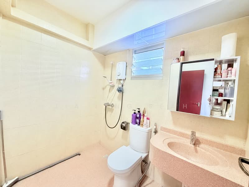 890B Woodlands Drive 50, 890B Woodlands Drive 50, 3 Bedrooms, 1,216 sqft, HDB Flat For Sale, by Jia Ling Seah, 500135367 - Bathroom - PropertyGuru.com.sg