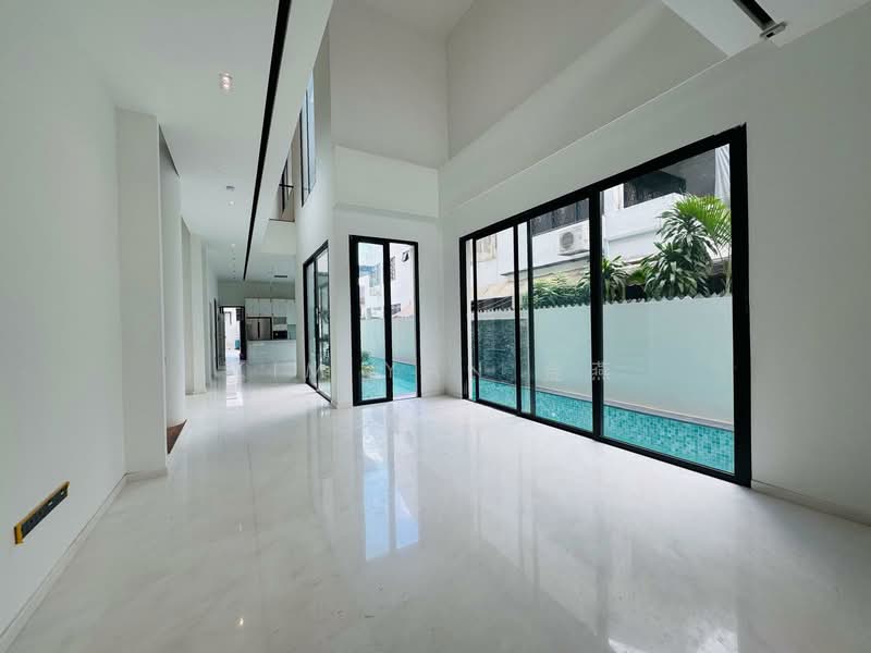 Brand New with Lift and Pool, park 5 cars inside - call 8130 3636 to view now!, Near to Serangoon mrt & Nex shopping mall, 6 Bedrooms, 9,422 sqft, Semi-Detached House For Sale, by Kim Yan 金燕, 500135379 - Interior - PropertyGuru.com.sg