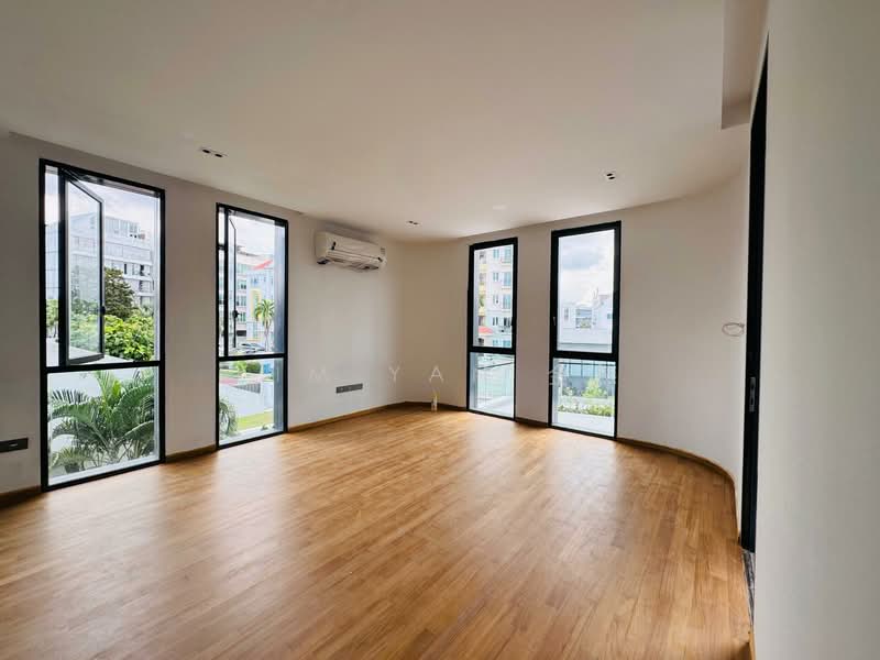 Brand New with Lift and Pool, park 5 cars inside - call 8130 3636 to view now!, Near to Serangoon mrt & Nex shopping mall, 6 Bedrooms, 9,422 sqft, Semi-Detached House For Sale, by Kim Yan 金燕, 500135379 - PropertyGuru.com.sg