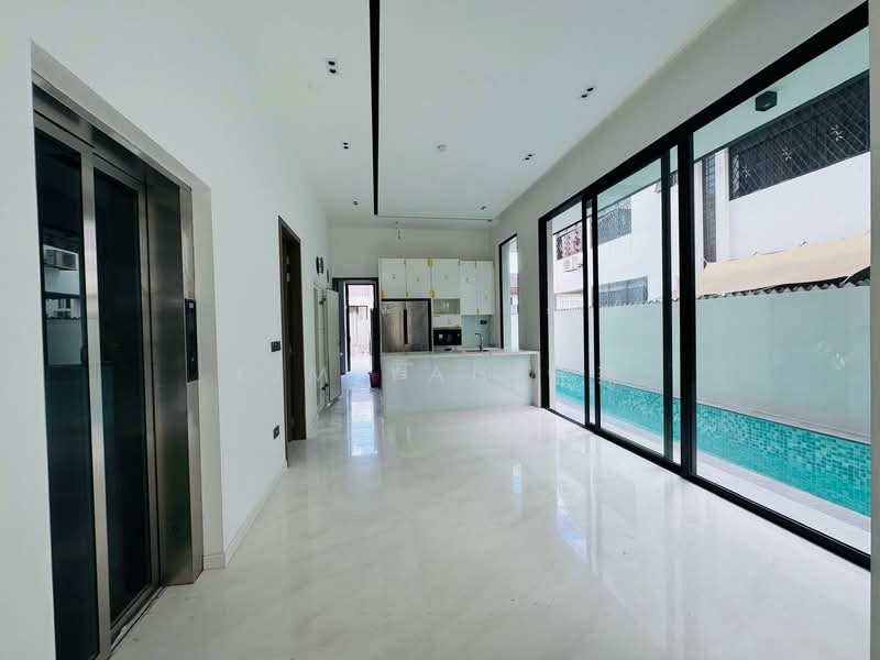 Brand New with Lift and Pool, park 5 cars inside - call 8130 3636 to view now!, Near to Serangoon mrt & Nex shopping mall, 6 Bedrooms, 9,422 sqft, Semi-Detached House For Sale, by Kim Yan 金燕, 500135379 - PropertyGuru.com.sg