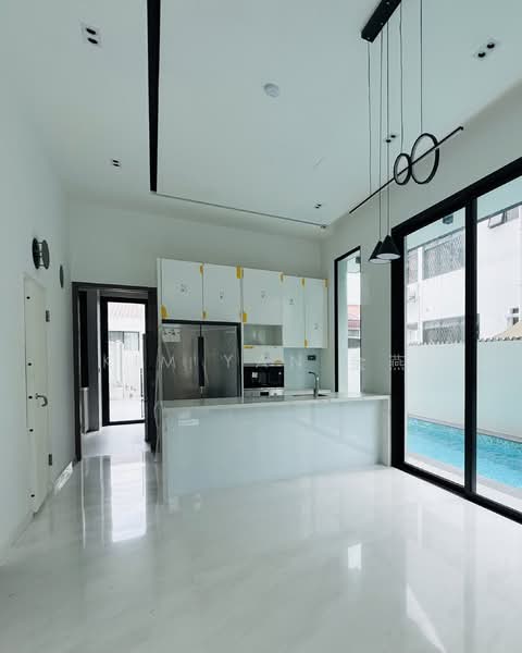 Brand New with Lift and Pool, park 5 cars inside - call 8130 3636 to view now!, Near to Serangoon mrt & Nex shopping mall, 6 Bedrooms, 9,422 sqft, Semi-Detached House For Sale, by Kim Yan 金燕, 500135379 - Kitchen - PropertyGuru.com.sg