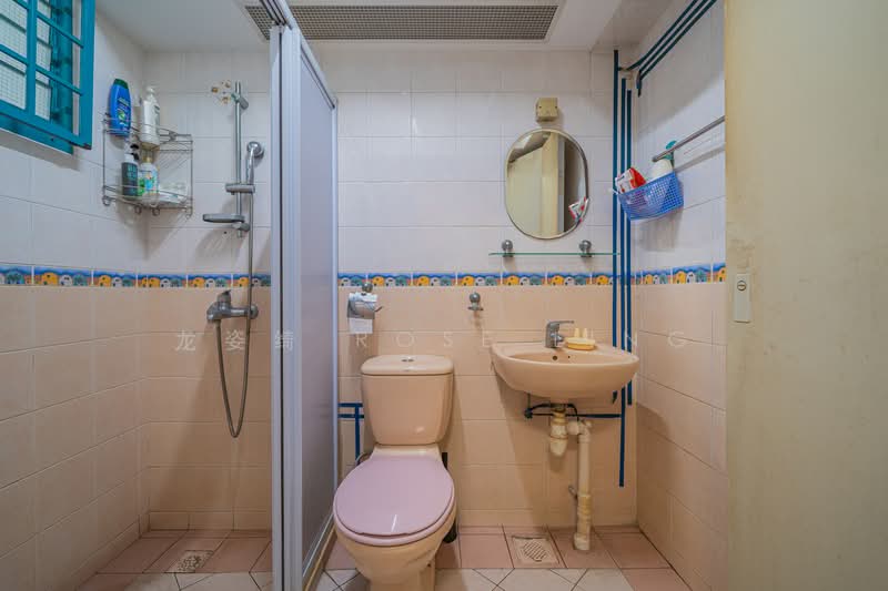 12 Farrer Park Road, 12 Farrer Park Road, 3 Bedrooms, 969 sqft, HDB Flat For Sale, by 龙姿绮 Rose Ling, 500135418 - Bathroom - PropertyGuru.com.sg