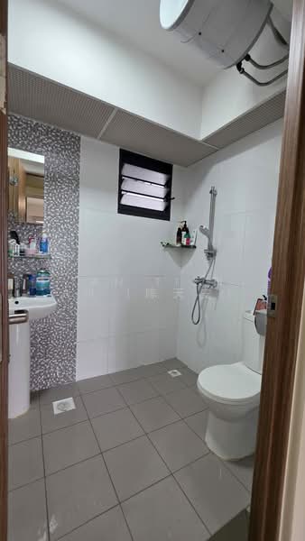 118A Alkaff Crescent, 118A Alkaff Crescent, 3 Bedrooms, 1,001 sqft, HDB Flat For Sale, by Tan Tien An (陈天安), 500135420 - Common Bathroom - PropertyGuru.com.sg