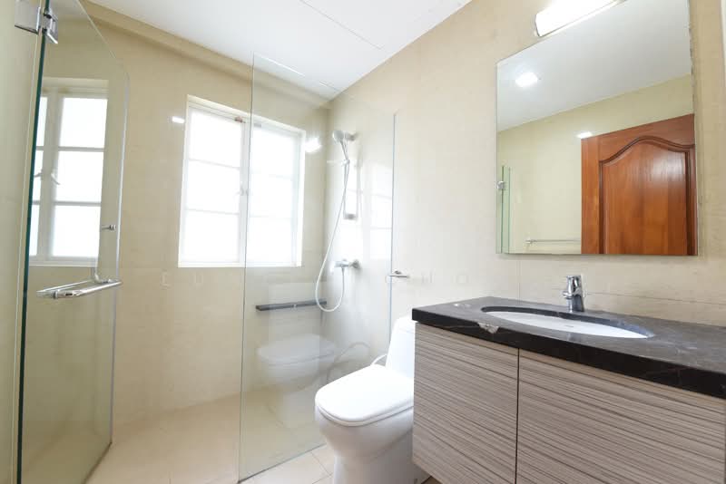 Gentle Villas, Gentle Drive, 5 Bedrooms, 7,382 sqft, Detached House For Rent, by Eunice Chong, 500135431 - Bathroom - PropertyGuru.com.sg