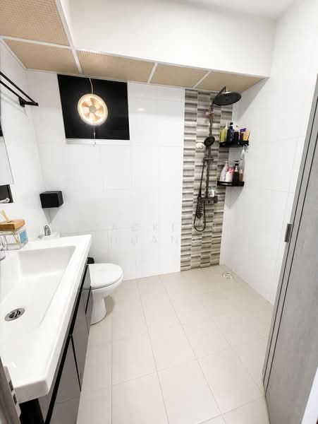 406B Northshore Drive, 406B Northshore Drive, 3 Bedrooms, 1,012 sqft, HDB Flat For Sale, by Jacklyn Huang, 500135438 - Bathroom - PropertyGuru.com.sg