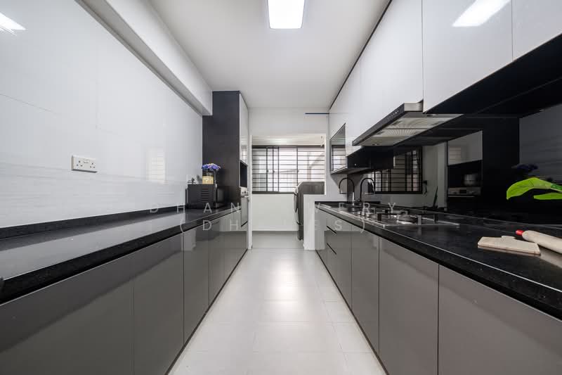 464A Bukit Batok West Avenue 8, 464A Bukit Batok West Avenue 8, 3 Bedrooms, 1,216 sqft, HDB Flat For Sale, by Dhaneswery (Dhanes), 500135457 - Kitchen - PropertyGuru.com.sg