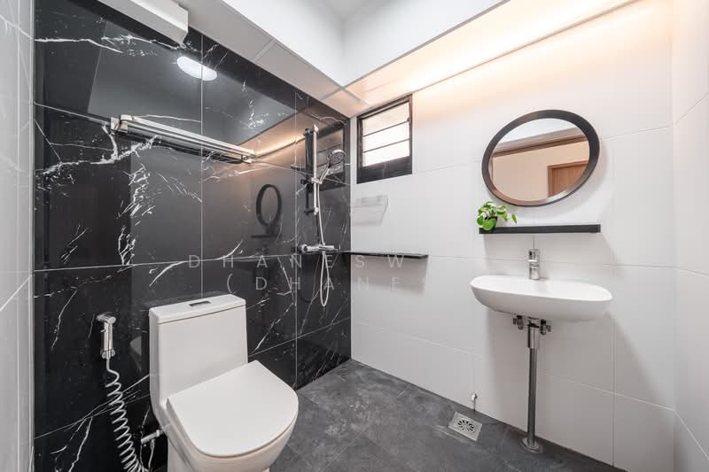 464A Bukit Batok West Avenue 8, 464A Bukit Batok West Avenue 8, 3 Bedrooms, 1,216 sqft, HDB Flat For Sale, by Dhaneswery (Dhanes), 500135457 - Bathroom - PropertyGuru.com.sg