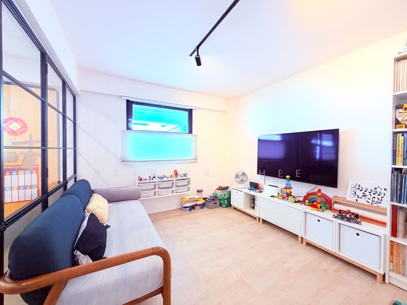 5 Marine Terrace, 5 Marine Terrace, 2 Bedrooms, 700 sqft, HDB Flat For Sale, by Patrick Chee, 500135492 - Living Room - PropertyGuru.com.sg
