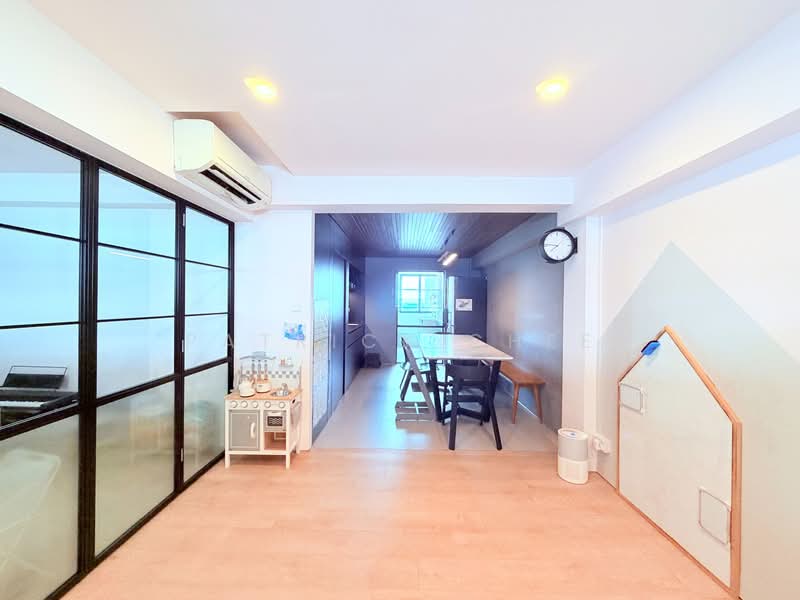 5 Marine Terrace, 5 Marine Terrace, 2 Bedrooms, 700 sqft, HDB Flat For Sale, by Patrick Chee, 500135492 - Living Room - PropertyGuru.com.sg