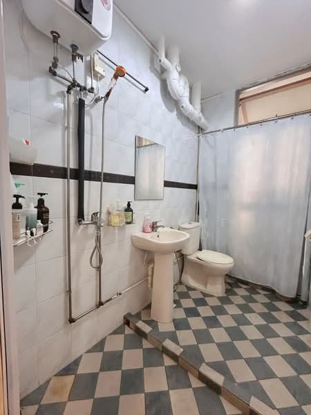 896A Woodlands Drive 50, 896A Woodlands Drive 50, 3 Bedrooms, 1,259 sqft, HDB Flat For Sale, by KEE PENG HAR, 500135523 - Bathroom - PropertyGuru.com.sg