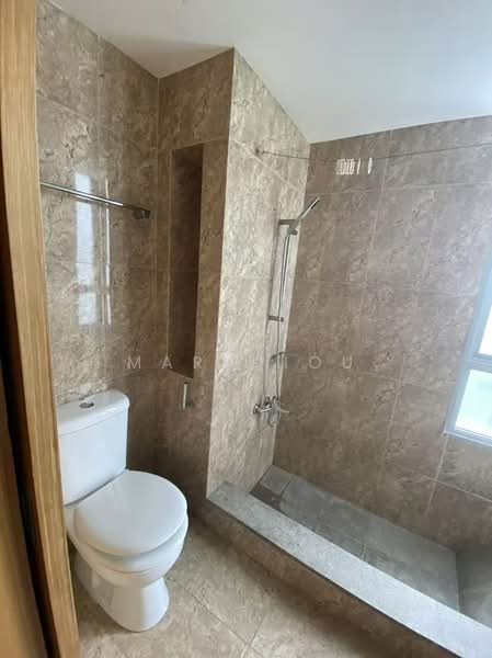 The Lakeshore, 31 Jurong West Street 41, 3 Bedrooms, 1,152 sqft, Condominium For Rent, by Mary Hou, 500135533 - Bathroom - PropertyGuru.com.sg