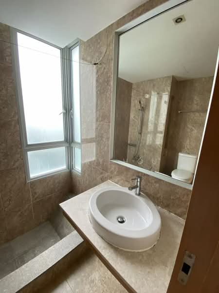 The Lakeshore, 31 Jurong West Street 41, 3 Bedrooms, 1,152 sqft, Condominium For Rent, by Mary Hou, 500135533 - Bathroom - PropertyGuru.com.sg
