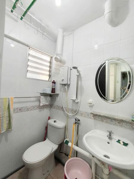 476 Ang Mo Kio Avenue 10, 476 Ang Mo Kio Avenue 10, Room Rental, 120 sqft, HDB Flat For Rent, by Kenny Kan, 500135552 - Bathroom - PropertyGuru.com.sg