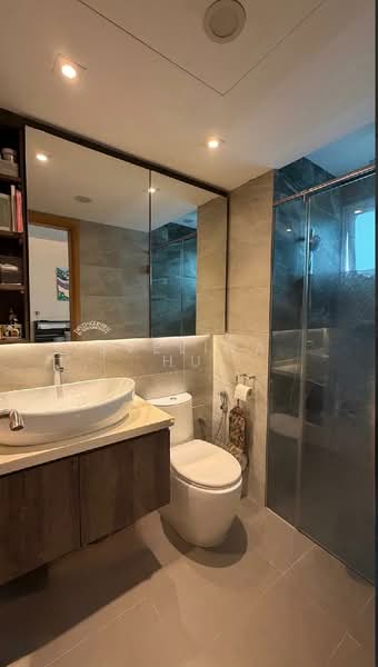 Eight Riversuites, 10 Whampoa East, 3 Bedrooms, 1,195 sqft, Condominium For Sale, by Evelina Hu, 500135553 - Bathroom - PropertyGuru.com.sg