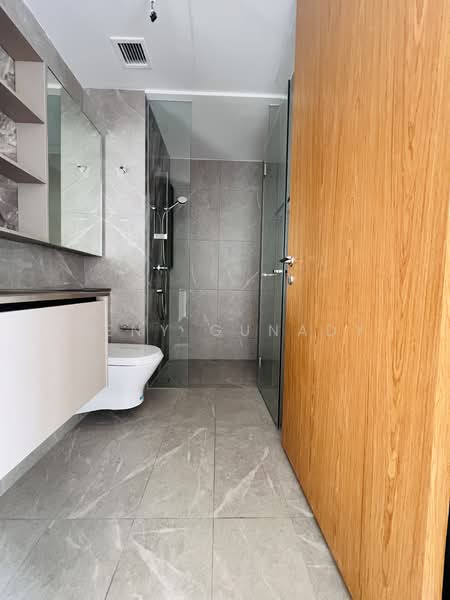 Penrose, 30 Sims Drive, 2 Bedrooms, 710 sqft, Condominium For Rent, by Deny Gunady, 500135560 - Bathroom - PropertyGuru.com.sg