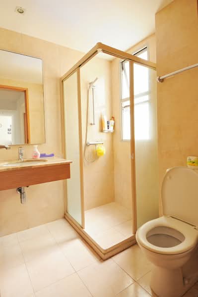 The Lakeshore, 31 Jurong West Street 41, 3 Bedrooms, 1,141 sqft, Condominium For Rent, by Martin Du, 500135562 - Bathroom - PropertyGuru.com.sg