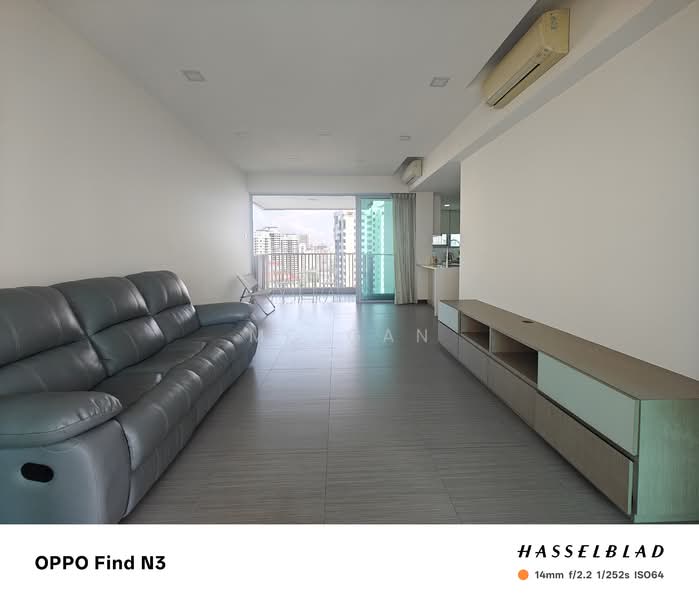 Regency Suites, 36 Kim Tian Road, 3 Bedrooms, 1,421 sqft, Apartment For Rent, by MC Gan, 500135616 - Living Room - PropertyGuru.com.sg