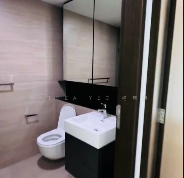 Principal Garden, 93 Prince Charles Crescent, 2 Bedrooms, 807 sqft, Condominium For Sale, by Anthea Yeo 杨丽娇, 500135621 - Bathroom - PropertyGuru.com.sg