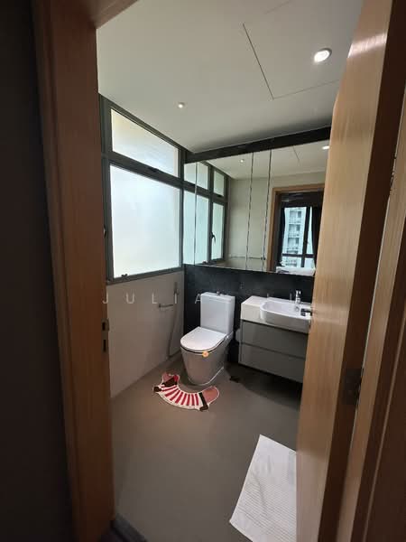 The Glades, 12 Bedok Rise, 2 Bedrooms, 721 sqft, Condominium For Rent, by Julian Li, 500135630 - Bathroom - PropertyGuru.com.sg