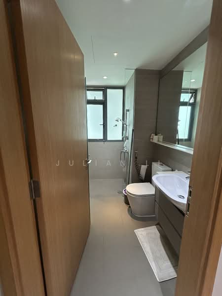 The Glades, 12 Bedok Rise, 2 Bedrooms, 721 sqft, Condominium For Rent, by Julian Li, 500135630 - Bathroom - PropertyGuru.com.sg