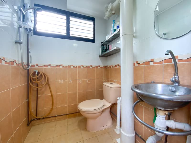 513 Bedok North Avenue 2, 513 Bedok North Avenue 2, 3 Bedrooms, 990 sqft, HDB Flat For Sale, by Marc Ong, 500135646 - Bathroom - PropertyGuru.com.sg