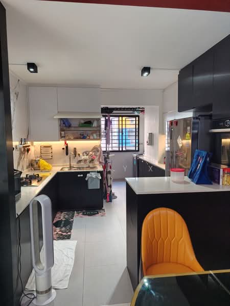 979 Jurong West Street 93, 979 Jurong West Street 93, 3 Bedrooms, 1,130 sqft, HDB Flat For Sale, by Lim Y X, 500135656 - Kitchen - PropertyGuru.com.sg