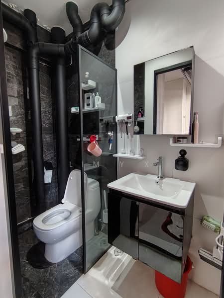 979 Jurong West Street 93, 979 Jurong West Street 93, 3 Bedrooms, 1,130 sqft, HDB Flat For Sale, by Lim Y X, 500135656 - Bathroom - PropertyGuru.com.sg