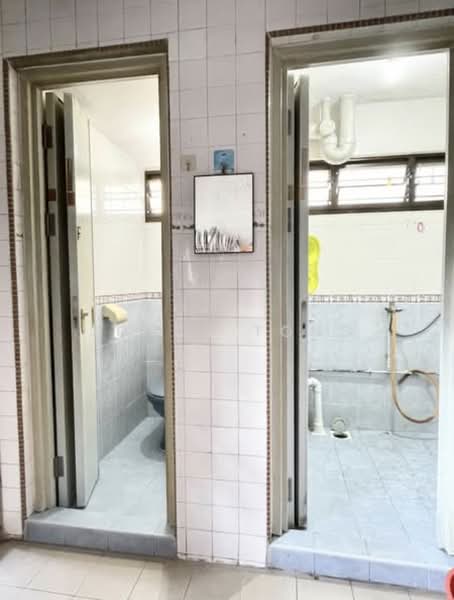 5 Telok Blangah Crescent, 5 Telok Blangah Crescent, 2 Bedrooms, 710 sqft, HDB Flat For Sale, by Joyce Tong, 500135679 - Bathroom - PropertyGuru.com.sg