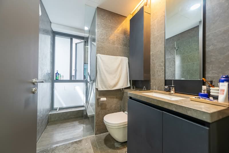Skysuites @ Anson, 8 Enggor Street, 2 Bedrooms, 700 sqft, Condominium For Sale, by Alerie Huang, 500135685 - Bathroom - PropertyGuru.com.sg