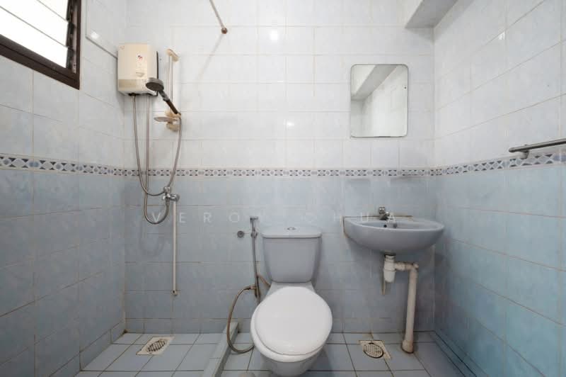 501A Wellington Circle, 501A Wellington Circle, 3 Bedrooms, 979 sqft, HDB Flat For Sale, by Veroy Chua, 500135689 - Bathroom - PropertyGuru.com.sg