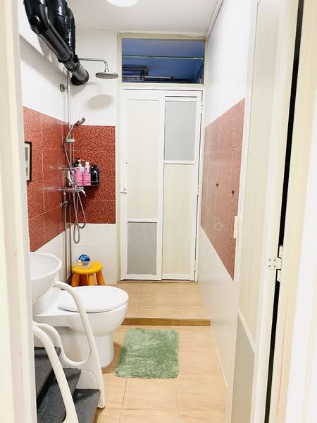 510 Serangoon North Avenue 4, 510 Serangoon North Avenue 4, 3 Bedrooms, 1,313 sqft, HDB Flat For Sale, by Claris Hoo Ziyi, 500135690 - Bathroom - PropertyGuru.com.sg