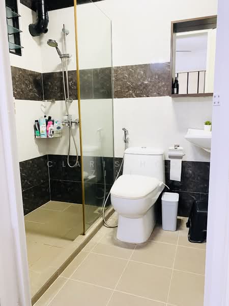 510 Serangoon North Avenue 4, 510 Serangoon North Avenue 4, 3 Bedrooms, 1,313 sqft, HDB Flat For Sale, by Claris Hoo Ziyi, 500135690 - Bathroom - PropertyGuru.com.sg