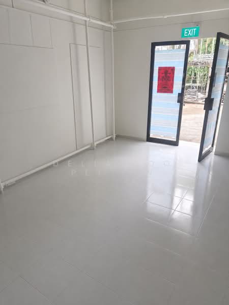 Storage Spaces On Ground Level Near Tai Seng MRT Station For Lease!, Irving Road, 500 sqft, Warehouse For Rent, by Delia Woo Pei Yin, 500135697 - Entrance - CommercialGuru.com.sg