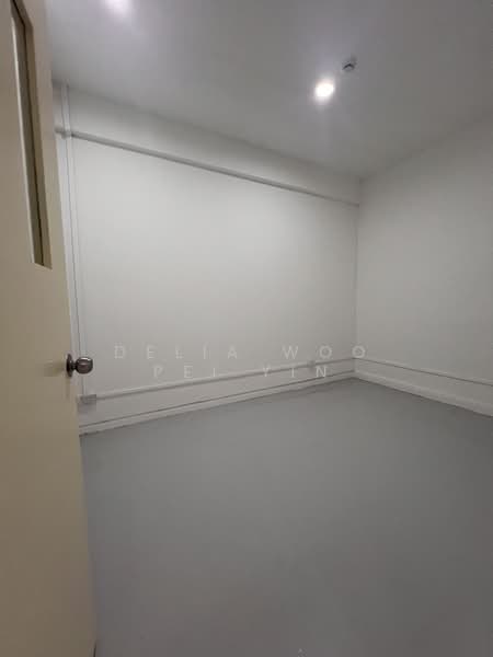 Storage Spaces On Ground Level Near Tai Seng MRT Station For Lease!, Irving Road, 500 sqft, Warehouse For Rent, by Delia Woo Pei Yin, 500135697 - Interior - CommercialGuru.com.sg