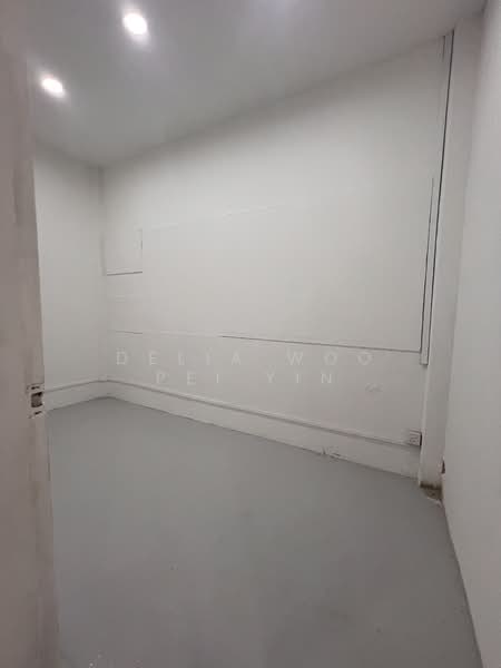 Storage Spaces On Ground Level Near Tai Seng MRT Station For Lease!, Irving Road, 500 sqft, Warehouse For Rent, by Delia Woo Pei Yin, 500135697 - Interior - CommercialGuru.com.sg