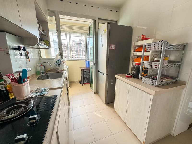 443D Bukit Batok West Avenue 8, 443D Bukit Batok West Avenue 8, 2 Bedrooms, 721 sqft, HDB Flat For Sale, by Ann Wee, 500135698 - Kitchen - PropertyGuru.com.sg