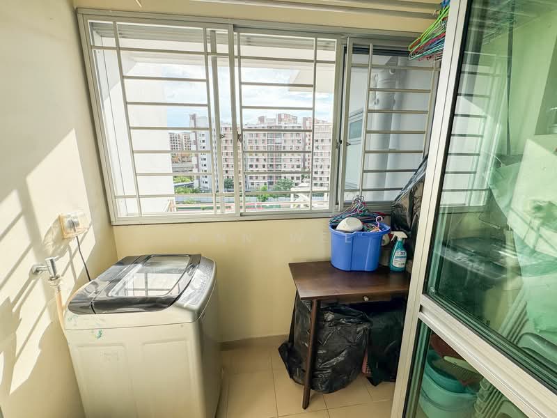 443D Bukit Batok West Avenue 8, 443D Bukit Batok West Avenue 8, 2 Bedrooms, 721 sqft, HDB Flat For Sale, by Ann Wee, 500135698 - Balcony - PropertyGuru.com.sg