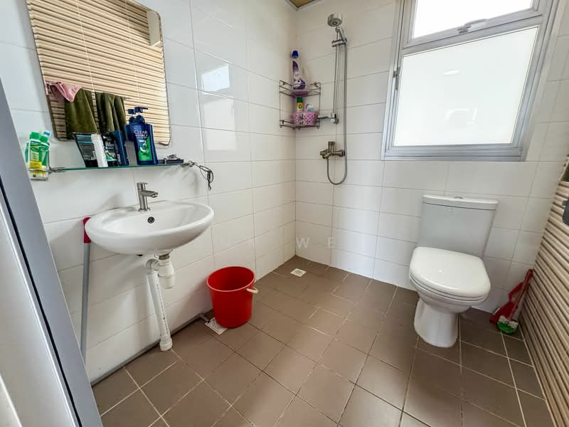 443D Bukit Batok West Avenue 8, 443D Bukit Batok West Avenue 8, 2 Bedrooms, 721 sqft, HDB Flat For Sale, by Ann Wee, 500135698 - Bathroom - PropertyGuru.com.sg