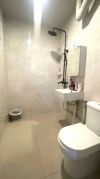 335 Woodlands Street 32, 335 Woodlands Street 32, 3 Bedrooms, 1,108 sqft, HDB Flat For Sale, by Patrick Chee, 500135702 - Bathroom - PropertyGuru.com.sg