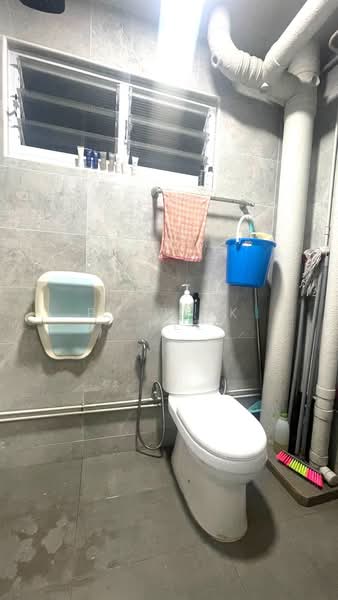 335 Woodlands Street 32, 335 Woodlands Street 32, 3 Bedrooms, 1,108 sqft, HDB Flat For Sale, by Patrick Chee, 500135702 - Bathroom - PropertyGuru.com.sg
