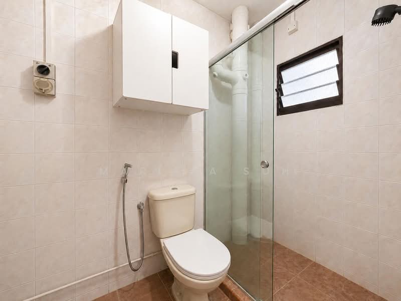 125 Rivervale Street, 125 Rivervale Street, 3 Bedrooms, 1,076 sqft, HDB Flat For Sale, by Marissa Soh, 500135732 - Bathroom - PropertyGuru.com.sg