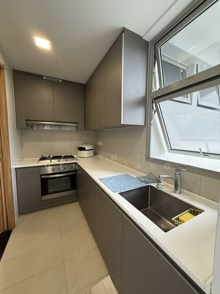 FLO Residence, Punggol Field Walk, 4 Bedrooms, 1,227 sqft, Condominium For Sale, by Melvin Tan Meng Liang, 500135741 - Kitchen - PropertyGuru.com.sg