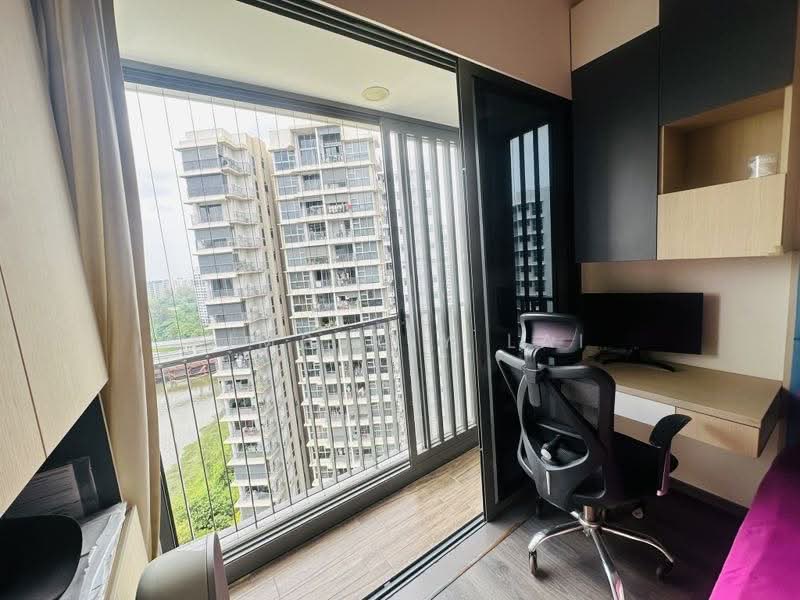 Near MRT/LRT, one of the D19's cheapest 3 bed 3 bath + helper's room. 1km to 6 pri schs, , 4 Bedrooms, 1,044 sqft, Condominium For Sale, by Kimberly Lai, 500135787 - Study - PropertyGuru.com.sg